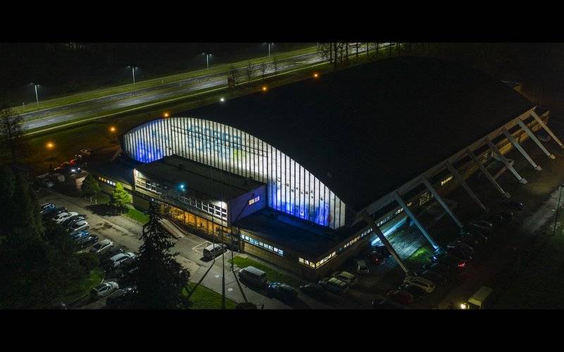HOKEJ NA LODZIE. Filmowa premiera w biało-niebieskim kolorze