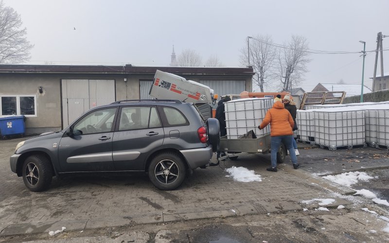 Mieszkańcy odebrali zbiorniki na deszczówkę