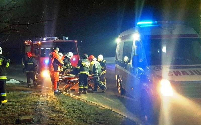 Straż. Wypadek na ulicy Ofiar Oświęcimia w Brzeszczach- jedna osoba trafiła do szpitala