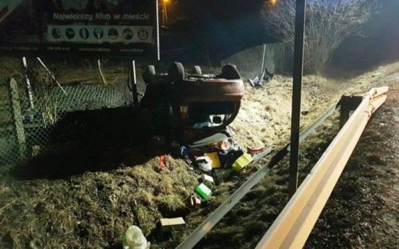 Brzeszcze. Dachowanie na DW933 - InfoBrzeszcze.pl