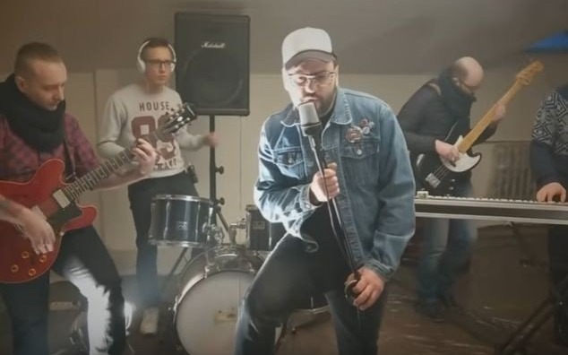 Bartek Słatyński wespół z Besides w coverze T.Love - InfoBrzeszcze.pl