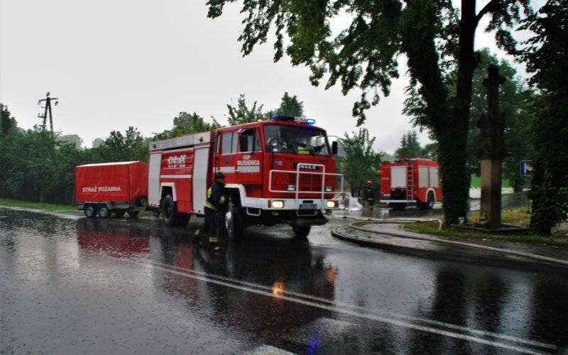 Ponad 50 interwencji Straży Pożarnej po nawałnicy, która przetoczyła się przez teren Gminy Brzeszcze -FOTO- InfoBrzeszcze.pl