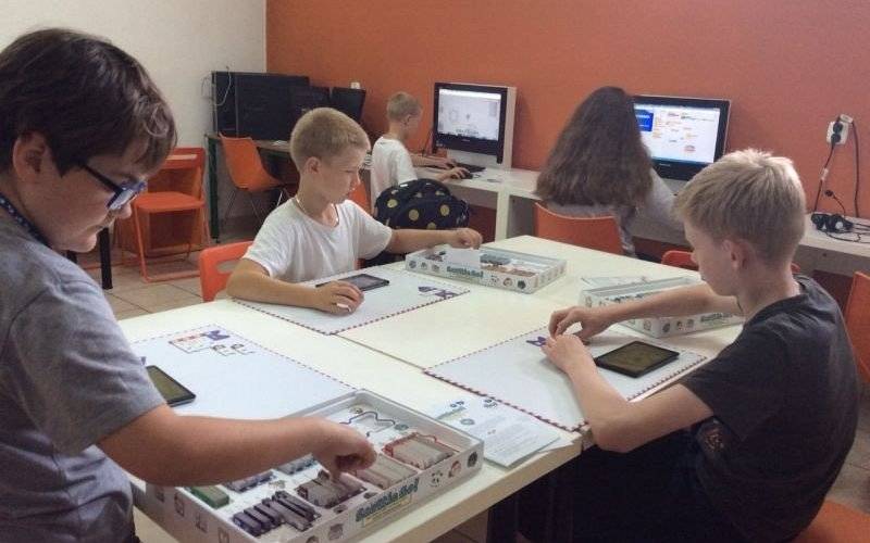 Kodowanie dla młodych i tych trochę starszych - FOTO - InfoBrzeszcze.pl