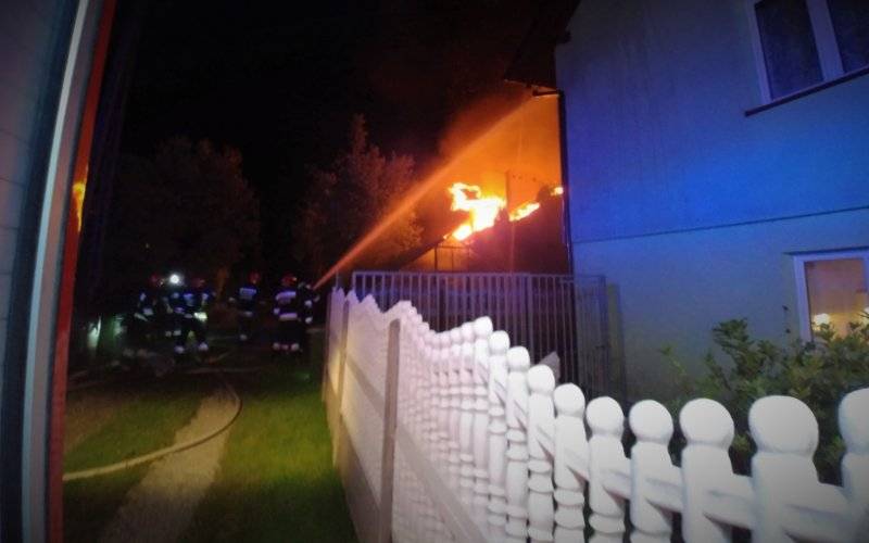 Pożar budynku w Jawiszowicach przy ulicy Wiśniowej - InfoBrzeszcze.pl