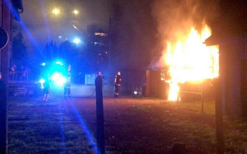 Pożar budynku gospodarczego przy ulicy Górniczej w Brzeszczach -FILM- InfoBrzeszcze.pl