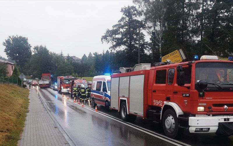 Dachowanie na ulicy Bielskiej w Jawiszowicach- jedna osoba trafiła do szpitala - InfoBrzeszcze.pl
