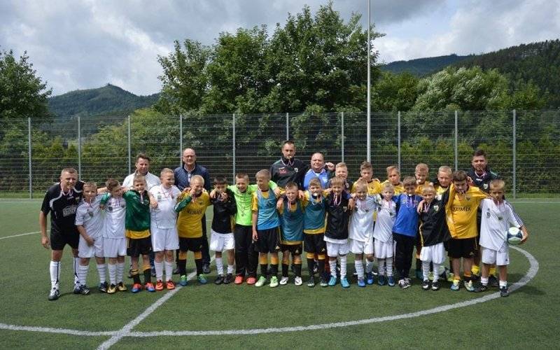 Górnik zachęca młodych sympatyków piłki nożnej do treningów w klubie - InfoBrzeszcze.pl