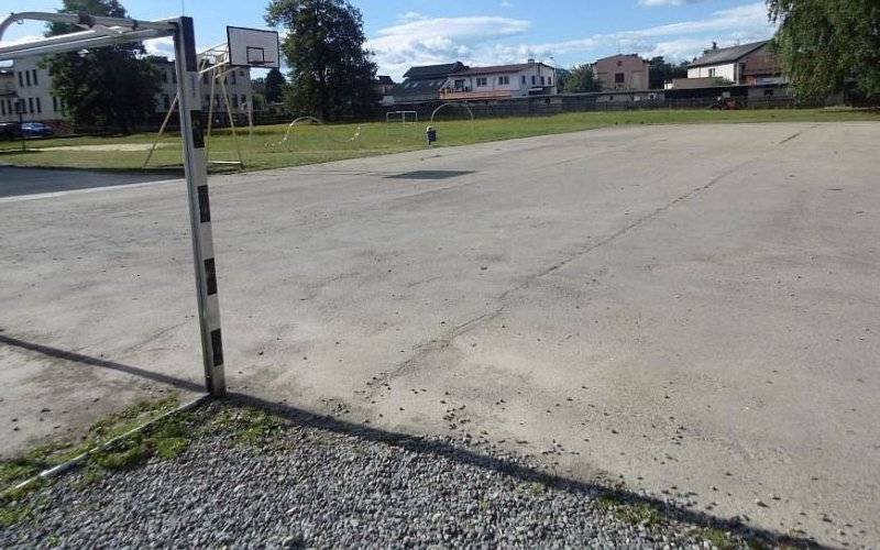 Pięć boisk przy podstawówkach zostanie gruntowanie wyremontowanych - InfoBrzeszcze.pl