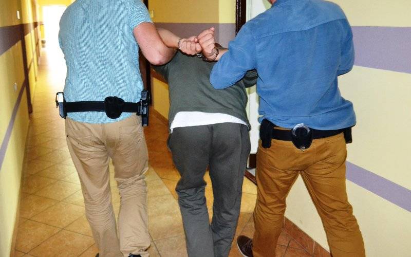 Brzeszcze. Z nożem napadł na ekspedientkę sklepu- napastnik trafił do aresztu - InfoBrzeszcze.pl