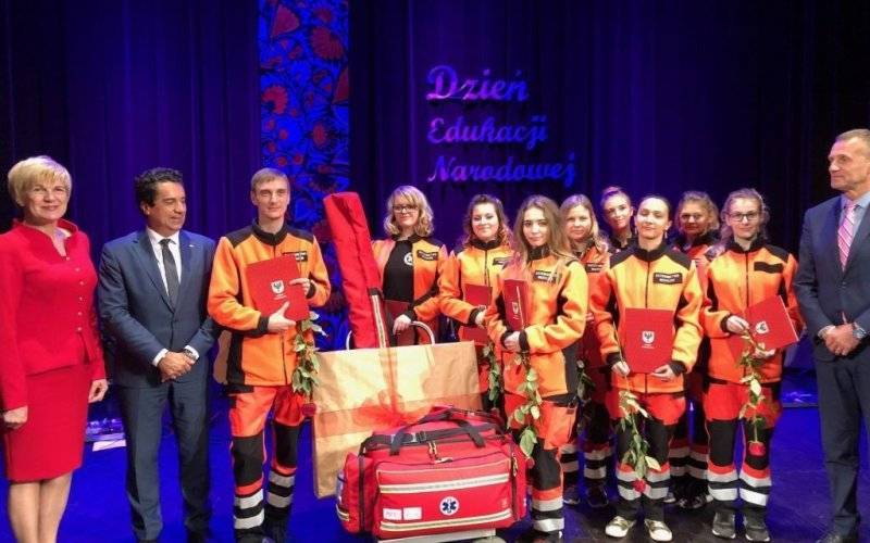 Ratownicy z PZ6 otrzymali od Starosty niezbędny do nauki sprzęt - InfoBrzeszcze.pl