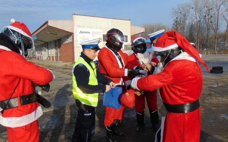 Rózga za wykroczenie - mikołajkowa akcja policji - FOTO - InfoBrzeszcze.pl