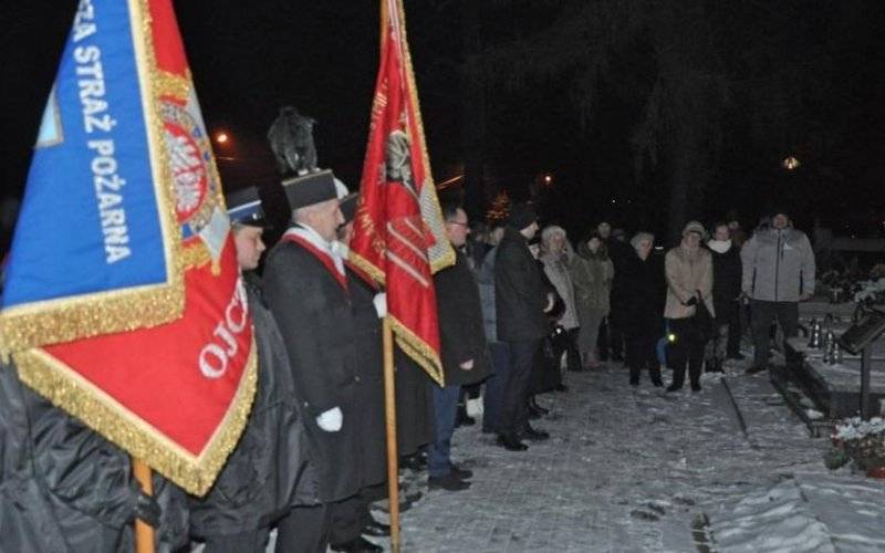 Tradycyjnie upamiętnili rocznicę śmierci amerykańskiego lotnika - InfoBrzeszcze.pl