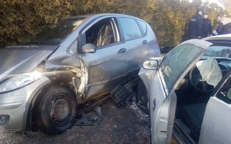 Zderzenie czołowe na ulicy Janowiec w Jawiszowicach - InfoBrzeszcze.pl