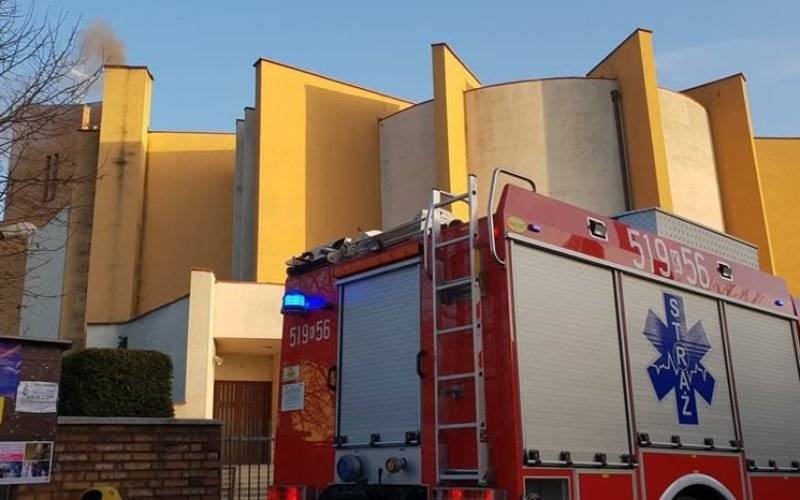 Dym z kościelnego komina zaniepokoił mieszkańców- wezwali Straż Pożarną - InfoBrzeszcze.pl