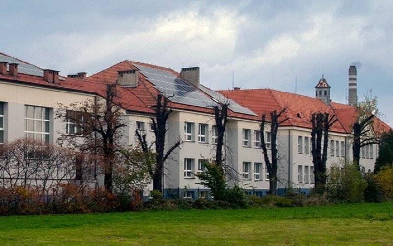 Nieprawidłowości w Zespole Szkolno-Przedszkolnym nr 4 w Brzeszczach- Burmistrz odwołał dyrektorkę - InfoBrzeszcze.pl