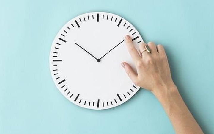 Przesuwamy zegary i śpimy o godzinę krócej! - InfoBrzeszcze.pl