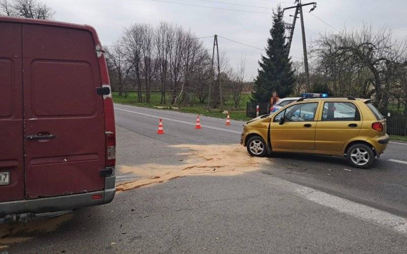 Sprinter uderzył w Matiza. Trójka poszkodowanych - InfoBrzeszcze.pl