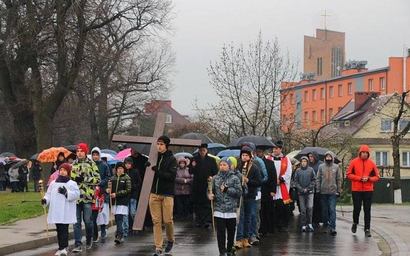 Droga Krzyżowa ulicami Jawiszowic i Brzeszcz - FOTO - InfoBrzeszcze.pl