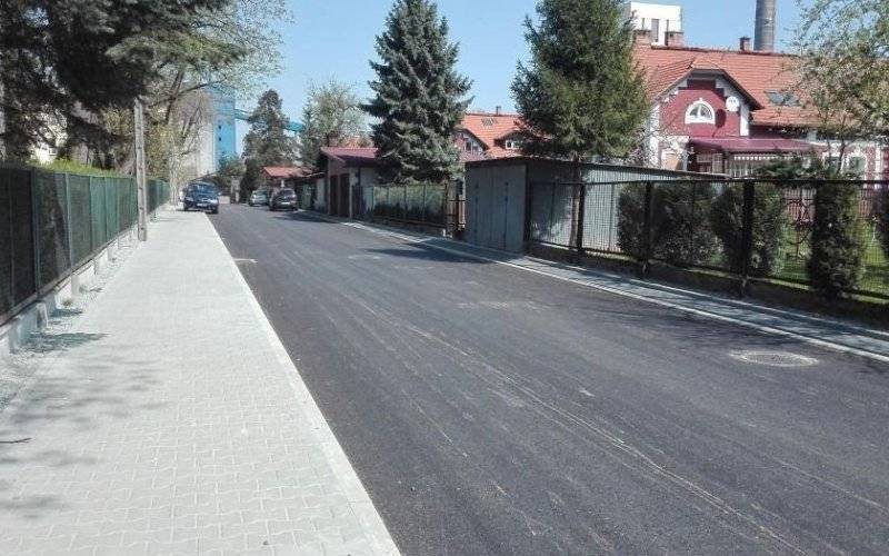 Oddano do użytku przebudowaną ul. Sienkiewicza - InfoBrzeszcze.pl