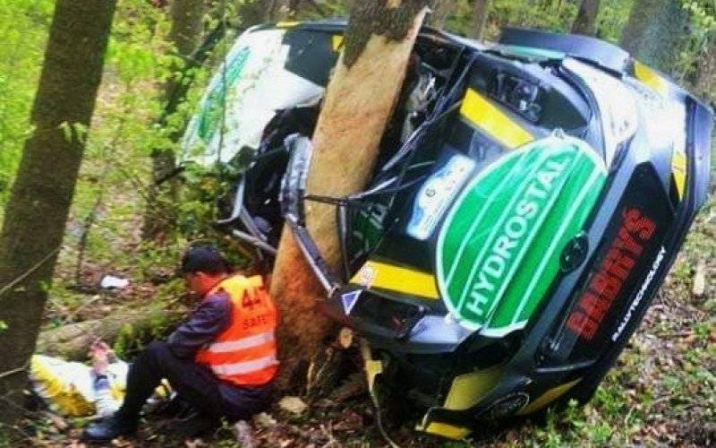 Wypadek brzeszczańskiego rajdowca- Zbigniew Gabryś i pilot Artur Natkaniec trafili do szpitala -FILM- InfoBrzeszcze.pl