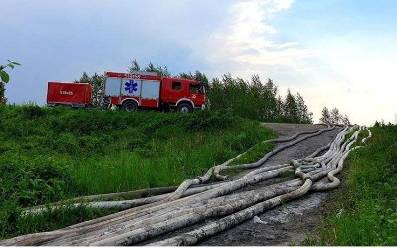 Burmistrz podziękował strażakom za udział w akcji przeciwpowodziowej - InfoBrzeszcze.pl