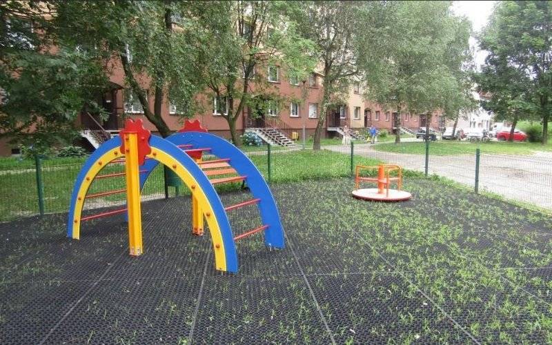 Osiedle Paderewskiego już z nowym placem zabaw - InfoBrzeszcze.pl