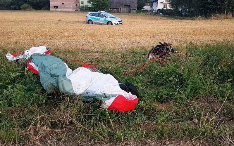 Wypadek motoparalotniarza- mężczyzna z urazem kręgosłupa trafił do szpitala - InfoBrzeszcze.pl