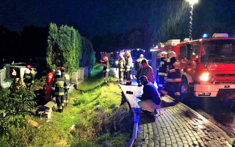 Zdarzenie drogowe na ulicy Ofiar Oświęcimia w Brzeszczach- 3 osoby trafiły do szpitala - InfoBrzeszcze.pl