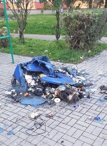 Płonący kontener na Słowackiego - InfoBrzeszcze.pl