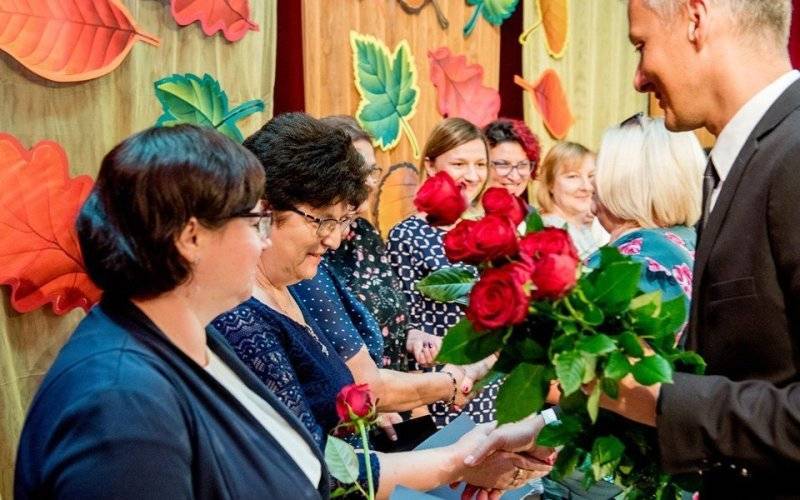 Uroczystość Dnia Edukacji Narodowej - InfoBrzeszcze.pl