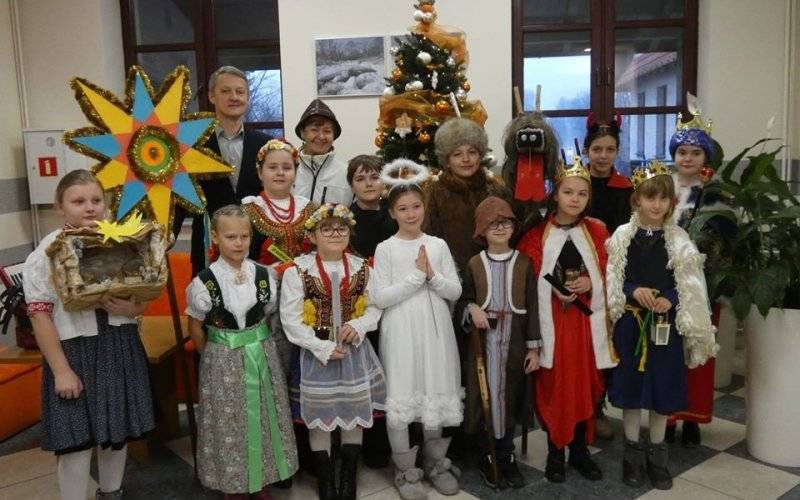 "Iskierki" z kolędową wizytą w Urzędzie Gminy - InfoBrzeszcze.pl