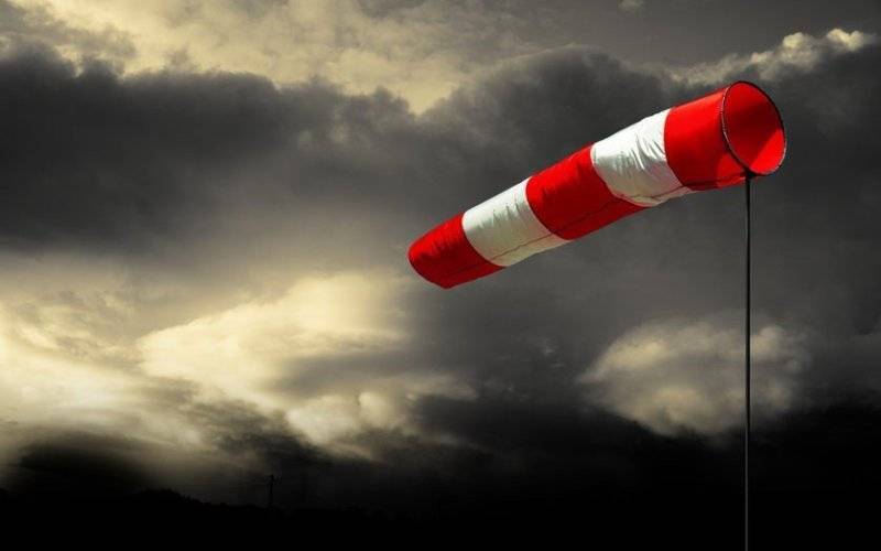 Ostrzeżenie przed silnym wiatrem - InfoBrzeszcze.pl