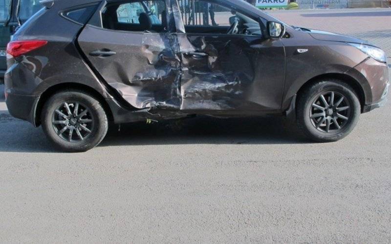 Wymusiła pierwszeństwo, zderzyła się z ciężarówką - FOTO - InfoBrzeszcze.pl
