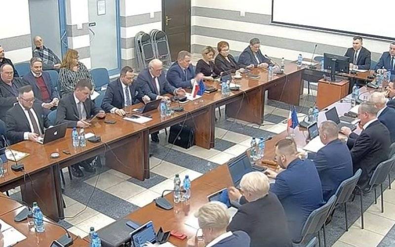Przewodniczący Rady Gminy odwołuje kwietniowe sesje i komisje - InfoBrzeszcze.pl