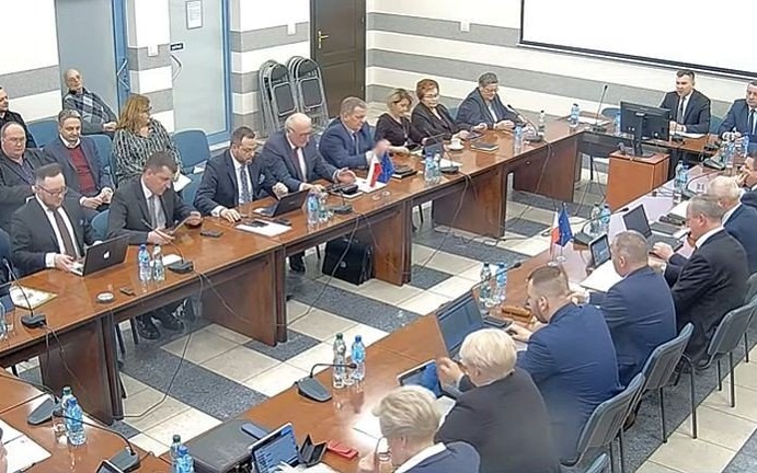 Przewodniczący Rady Gminy odwołuje kwietniowe sesje i komisje - InfoBrzeszcze.pl