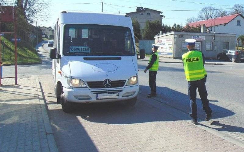 Policjanci regularnie sprawdzają busy i autobusy - InfoBrzeszcze.pl