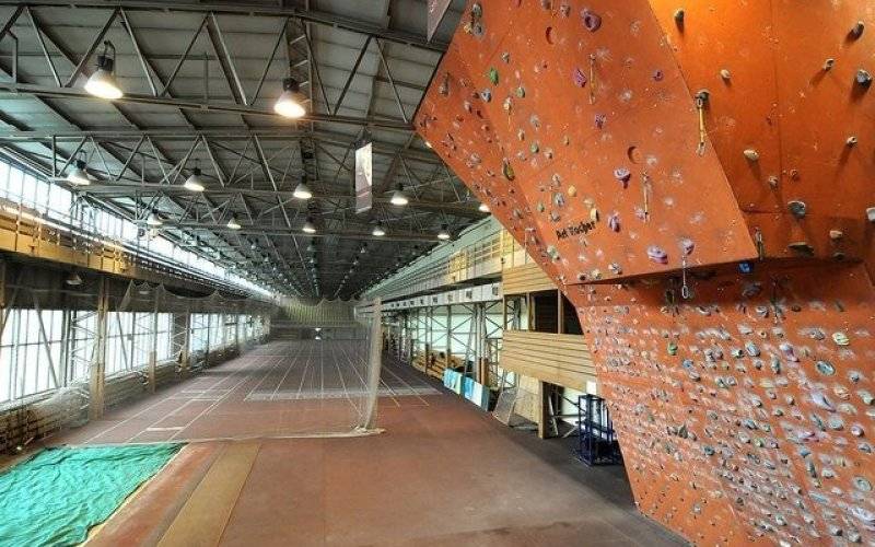 Hala Sportowa wznawia działalność - InfoBrzeszcze.pl