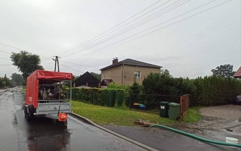 Interwencje Strażaków w związku z intensywnymi opadami deszczu. - InfoBrzeszcze.pl