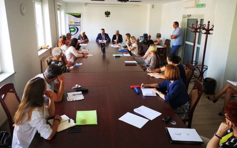 Problemy dyrektorów, dużo pytań przed nowym rokiem szkolnym. - InfoBrzeszcze.pl