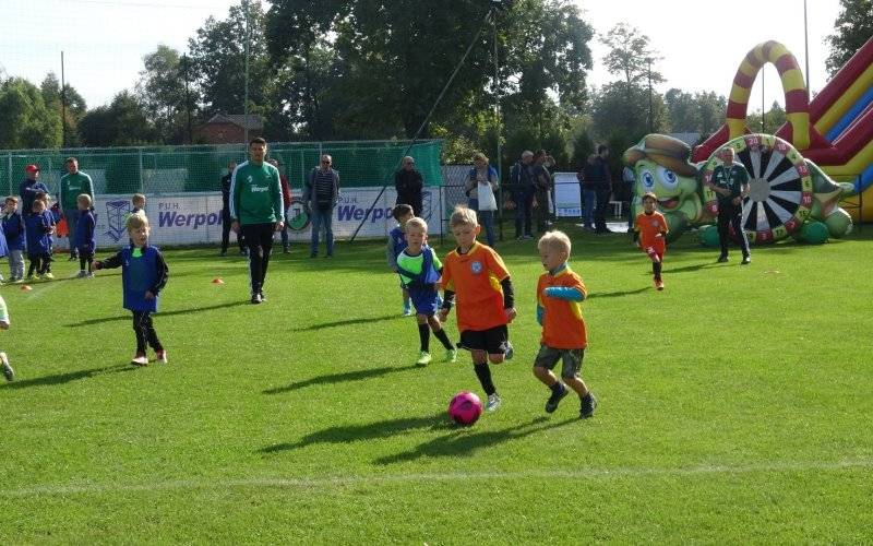 Młodzieżowe grupy LKS-u uroczyście rozpoczęły sezon - VIDEO - InfoBrzeszcze.pl