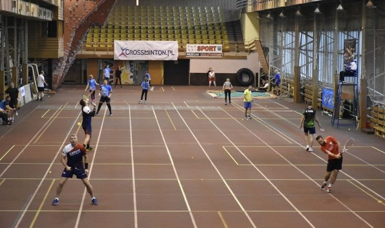 Międzynarodowym turnieju crossmintona na hali sportowej w Brzeszczach kto tam - InfoBrzeszcze.pl