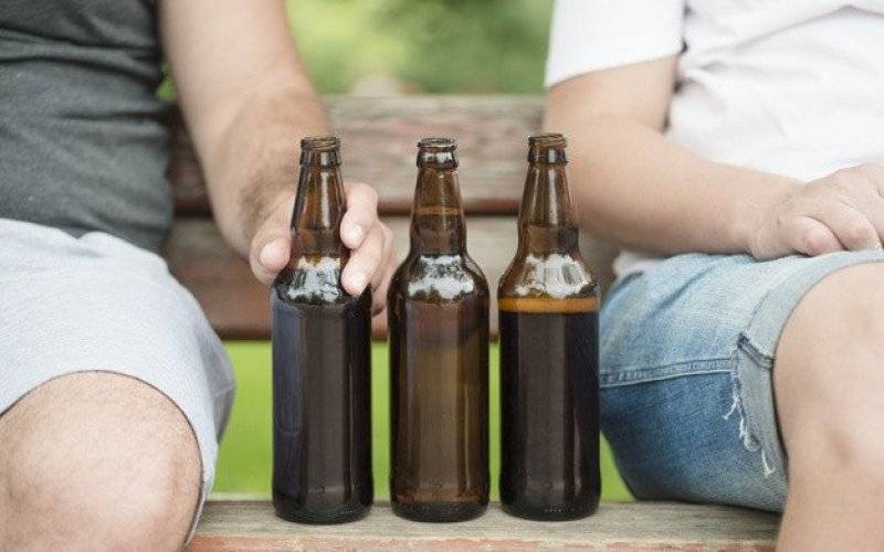 Mandat za wspólne piwko na osiedlowej ławeczce - InfoBrzeszcze.pl