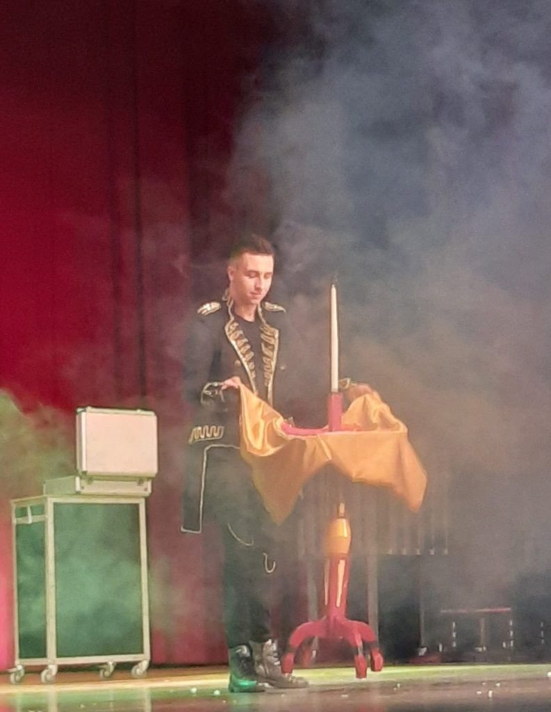 Magiczne show Bartosza Lewandowskiego - InfoBrzeszcze.pl