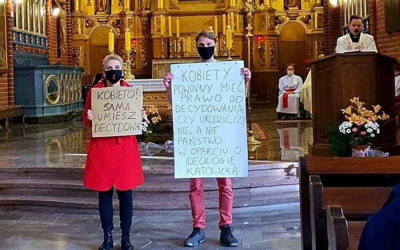 Episkopat potępia niedzielne protesty w kościołach - InfoBrzeszcze.pl