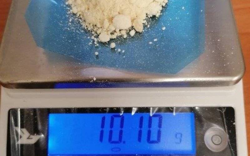 Kilkanaście działek amfetaminy w mieszkaniu 26-latka - InfoBrzeszcze.pl