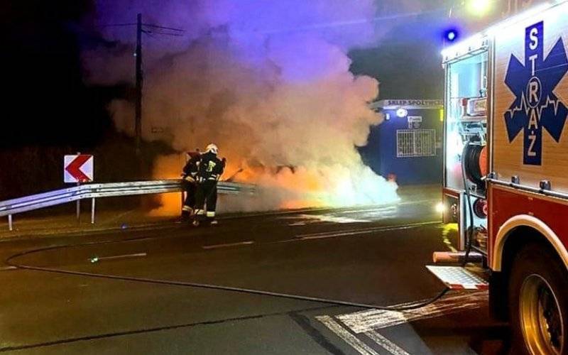 Pożar samochodu przy ul. Bielskiej - InfoBrzeszcze.pl
