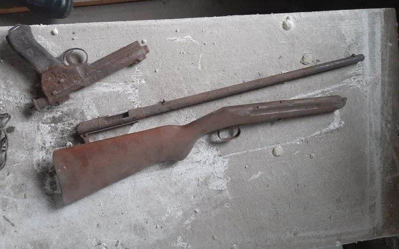 Na remontowanym poddaszu znaleźli broń z czasów II wojny światowej - InfoBrzeszcze.pl