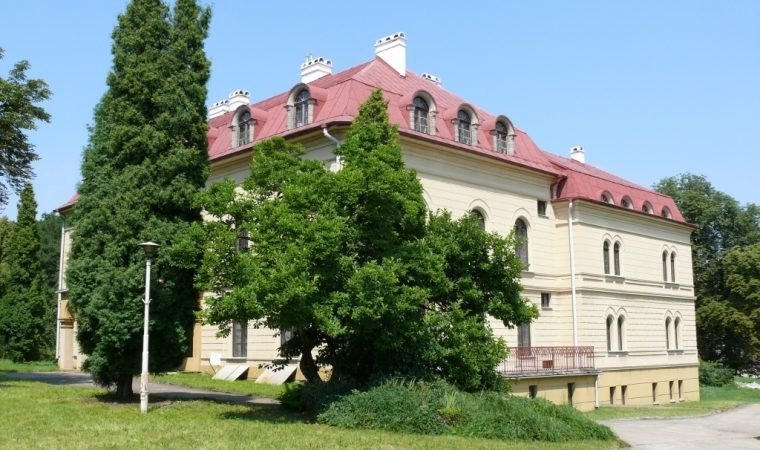 Zarząd Powiatu w Oświęcimiu ogłosił przetarg na sprzedaż atrakcyjnie położonych nieruchomości w centrum Oświęcimia i Grojca. - InfoBrzeszcze.pl