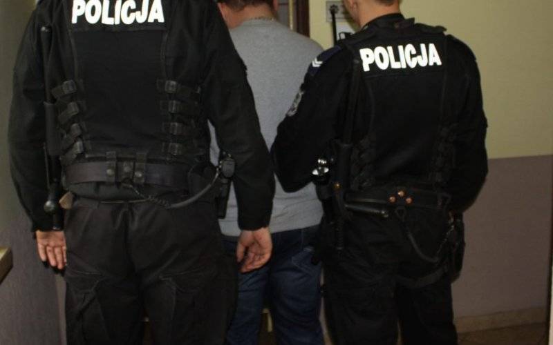 Dzielnicowi zatrzymali mężczyznę poszukiwanego listem gończym - InfoBrzeszcze.pl