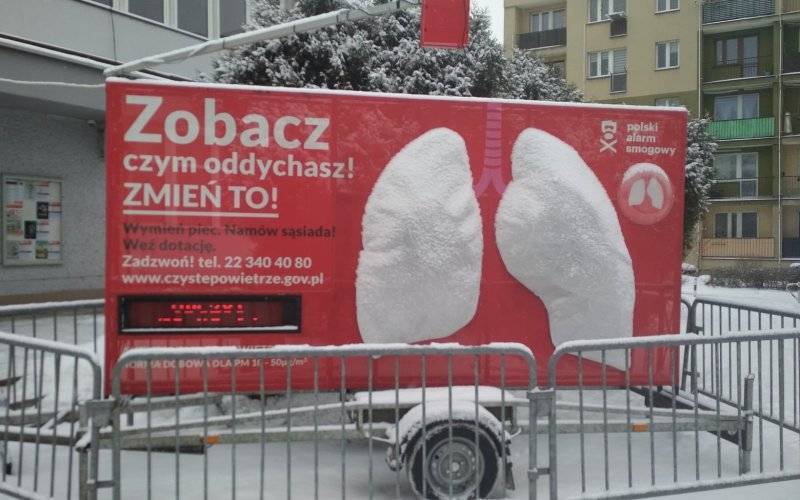 Zobacz, czym oddychasz - sztuczne płuca przed Ośrodkiem Kultury - InfoBrzeszcze.pl